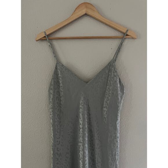 Show me your Mumu Zio Dress sage cheetah midi dress - Picture 4 of 8